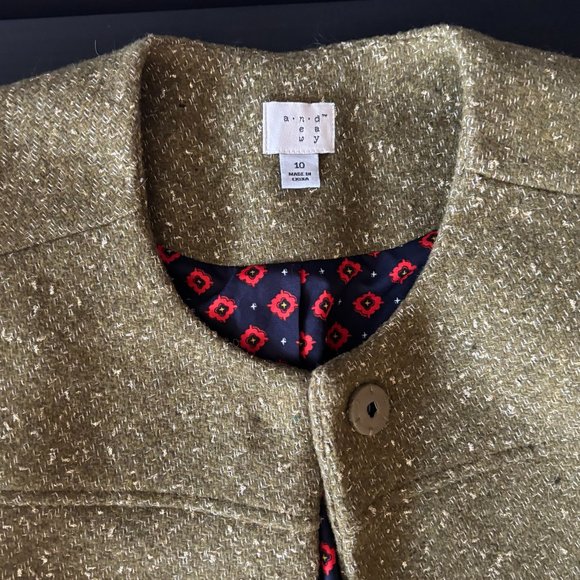 Green and Gold Metallic Cropped Jacket - Picture 7 of 9